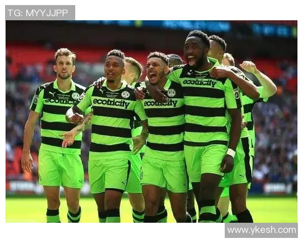 绿色短裤足球明星揭晓他的传奇故事与赛场风采