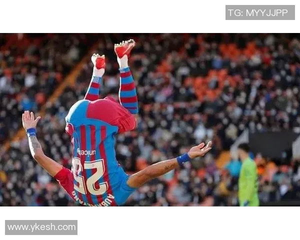 足球传奇的璀璨之路：探索史上最耀眼的足球明星与他们的辉煌成就