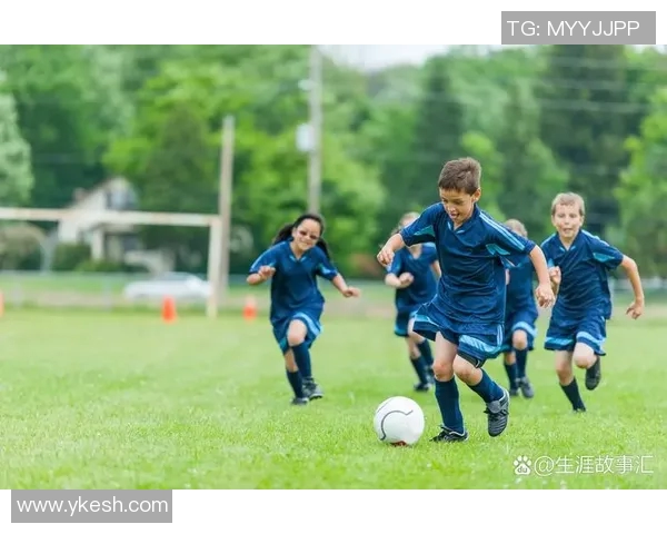 足球明星在绿茵场上挥洒汗水背后的辛苦与付出有多么不为人知